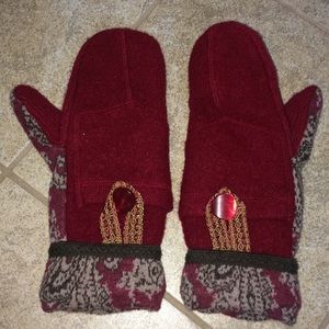 Warm hand made gloves